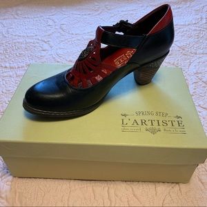 L’Artiste Black Heel. Size 37 (US: 6.5-7)